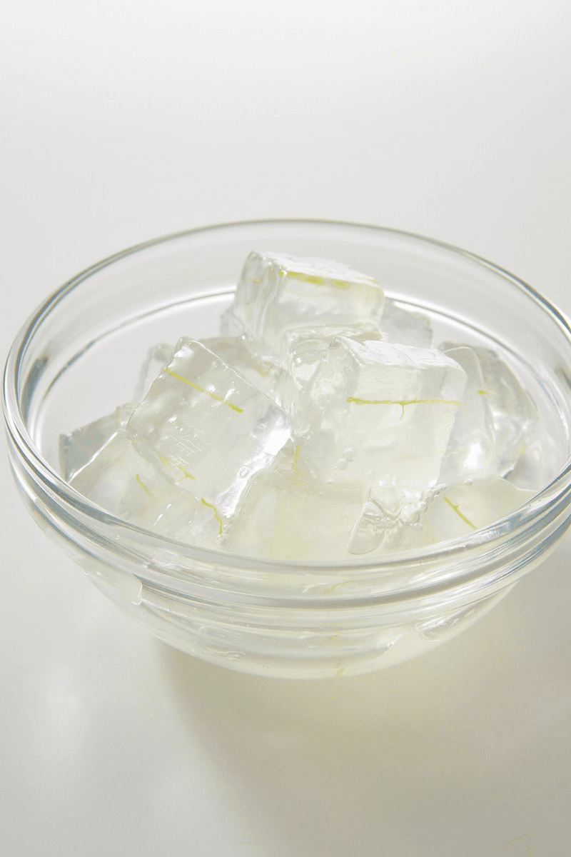 Fresh aloe vera slices and clear gel on a blue wooden surface – lightweight gel for sensitive winter skin | slincaresolutions.in